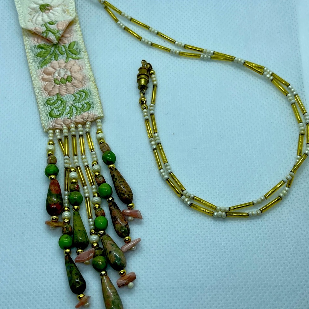 Vintage necklace with pouch